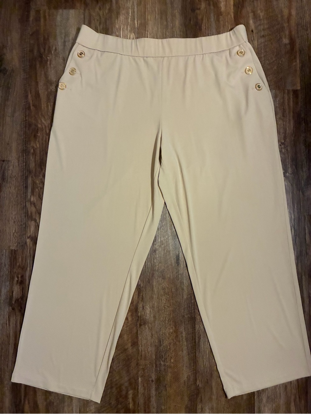 Susan Graver Office Wear Cream Cropped Preppy Pants with Gold Buttons 1XP - Picture 3 of 9